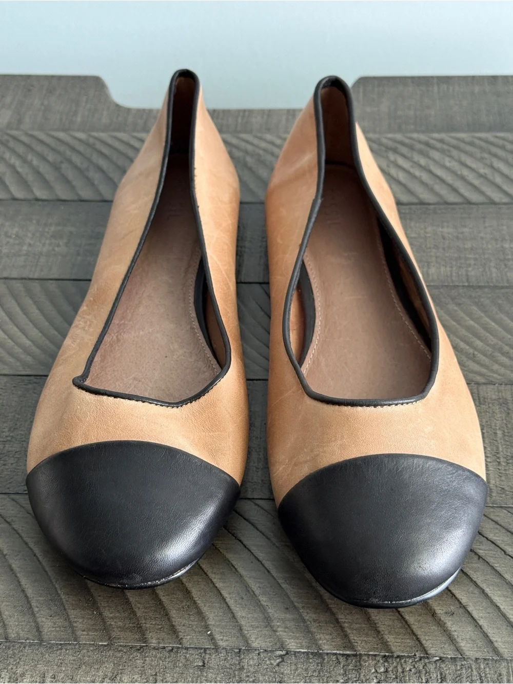 Fossil Two-Tone Tan and Black Women’s Ballet Flats Size 9.5